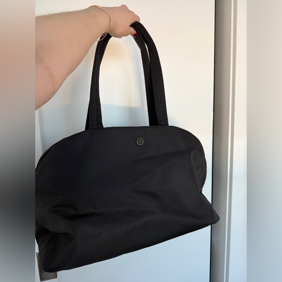 Lululemon City Essentials Bag - Picture 2 of 9